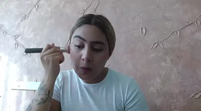 Snapshot of Miabonnett_ chatting on 19, 1, 2025 Miabonnett online show from 19, 1, 2025