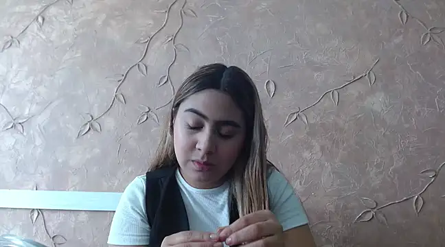 Snapshot of Miabonnett_ chatting on 4, 2, 2025 Miabonnett online show from 4, 2, 2025