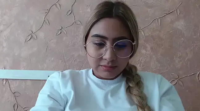 Snapshot of Miabonnett_ chatting on 5, 2, 2025 Miabonnett online show from 5, 2, 2025