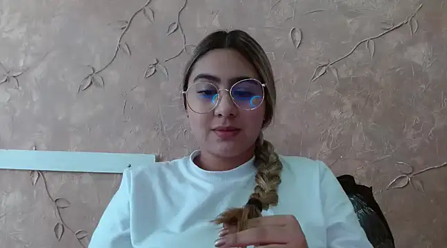 Snapshot of Miabonnett_ chatting on 17, 2, 2025 Miabonnett online show from 17, 2, 2025