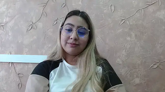 Snapshot of Miabonnett_ chatting on 19, 2, 2025 Miabonnett online show from 19, 2, 2025