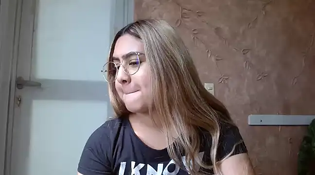 Snapshot of Miabonnett_ chatting on 20, 2, 2025 Miabonnett online show from 20, 2, 2025