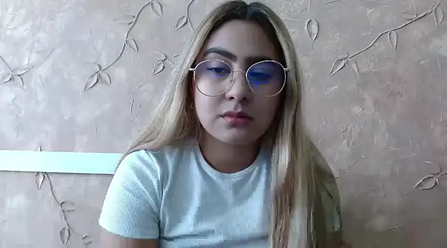 Snapshot of Miabonnett_ chatting on 21, 2, 2025 Miabonnett online show from 21, 2, 2025