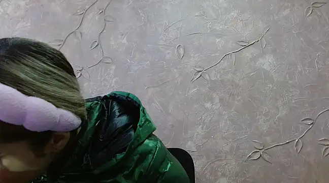 Snapshot of Miabonnett_ chatting on 22, 2, 2025 Miabonnett online show from 22, 2, 2025