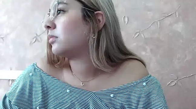 Snapshot of Miabonnett_ chatting on 26, 2, 2025 Miabonnett online show from 26, 2, 2025