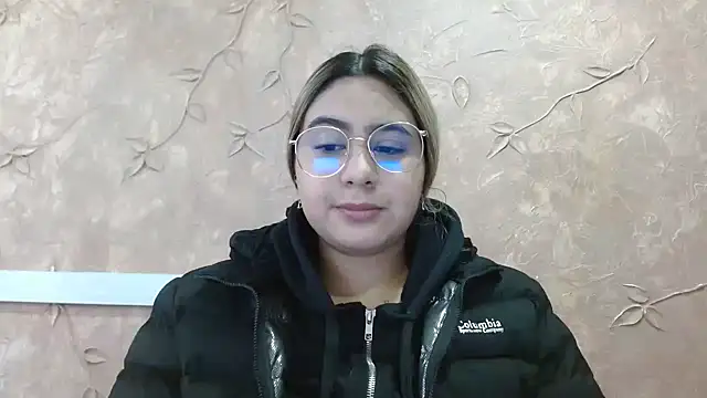 Snapshot of Miabonnett_ chatting on 4, 3, 2025 Miabonnett online show from 4, 3, 2025