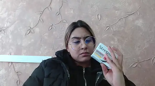 Snapshot of Miabonnett_ chatting on 4, 3, 2025 Miabonnett online show from 4, 3, 2025