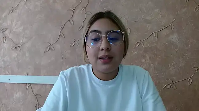 Snapshot of Miabonnett_ chatting on 18, 3, 2025 Miabonnett online show from 18, 3, 2025