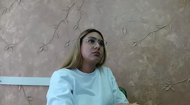 Snapshot of Miabonnett_ chatting on 18, 3, 2025 Miabonnett online show from 18, 3, 2025