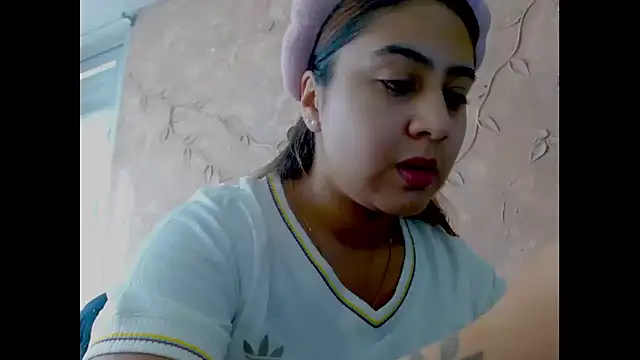 Snapshot of Miabonnett_ chatting on 2, 10, 2025 Miabonnett online show from 2, 10, 2025