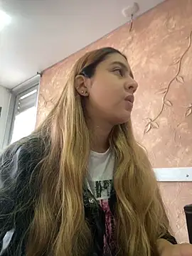 Snapshot of Miabonnett_ chatting on 10, 10, 2025 Miabonnett online show from 10, 10, 2025