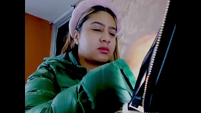 Miabonnett  online show from 13, 1, 2026