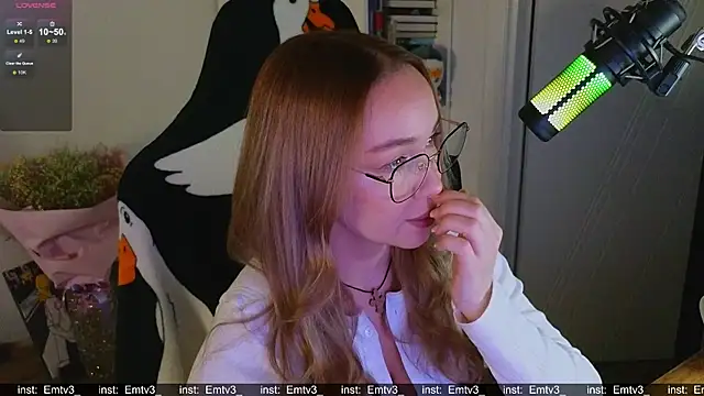 Snapshot of Emili1- chatting on 25, 11, 2025 Emili1- online show from 25, 11, 2025