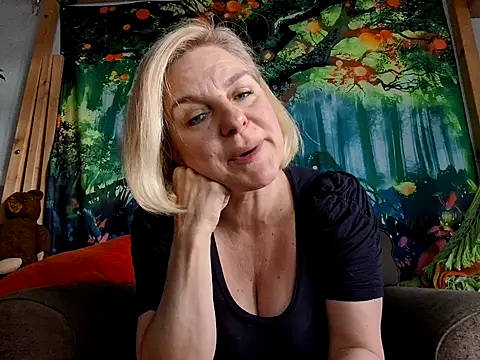 FrauleinSchmitt online show from 16, 2, 2025