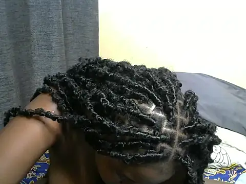 Snapshot of freaky_belle chatting on 18, 12, 2024 freaky belle online show from 18, 12, 2024