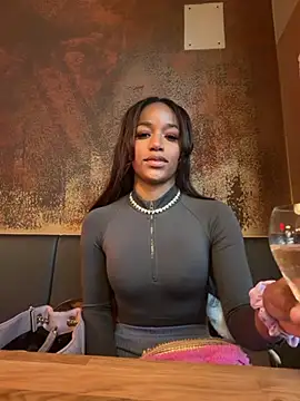 Snapshot of Black_Dolll chatting on 4, 4, 2026 Black Dolll online show from 4, 4, 2026