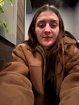 Snapshot of emilysue1 chatting on 14, 12, 2025 emilysue1 online show from 14, 12, 2025