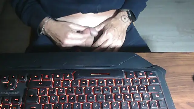 Snapshot of Adri_gard chatting on 6, 11, 2025 Adri gard online show from 6, 11, 2025