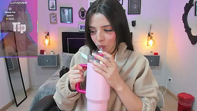 Snapshot of Charlotte__Benett chatting on 7, 10, 2025 Charlotte Benett online show from 7, 10, 2025