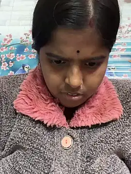 Snapshot of Beauty-queen chatting on 1, 2, 2025 Beauty-queen online show from 1, 2, 2025