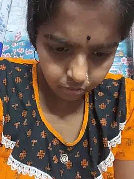 Snapshot of Beauty-queen chatting on 2, 3, 2025 Beauty-queen online show from 2, 3, 2025