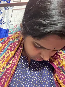 Snapshot of Beauty-queen chatting on 8, 3, 2025 Beauty-queen online show from 8, 3, 2025