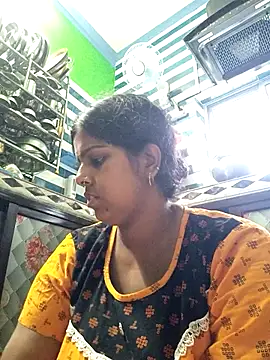 Snapshot of Beauty-queen chatting on 11, 3, 2025 Beauty-queen online show from 11, 3, 2025