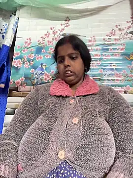 Snapshot of Beauty-queen chatting on 18, 12, 2025 Beauty-queen online show from 18, 12, 2025