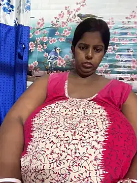 Snapshot of Beauty-queen chatting on 19, 4, 2026 Beauty-queen online show from 19, 4, 2026