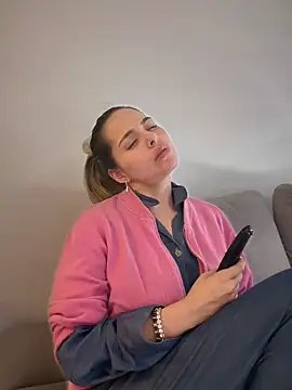 Alirawrz online show from 4, 10, 2025