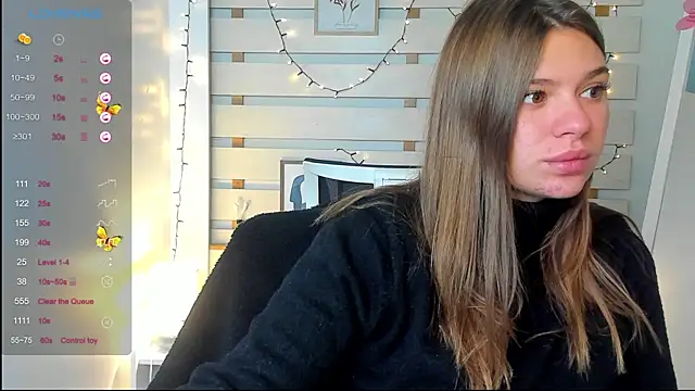 Snapshot of Josephine_Kiss chatting on 3, 10, 2025 Josephine Kiss online show from 3, 10, 2025