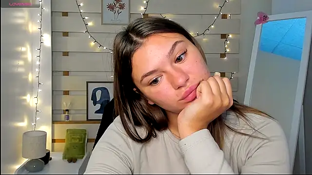 Snapshot of Josephine_Kiss chatting on 4, 10, 2025 Josephine Kiss online show from 4, 10, 2025