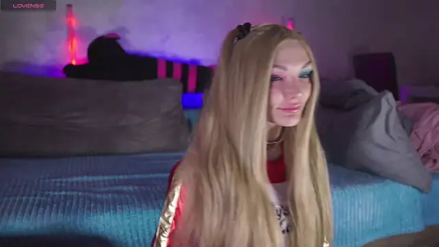 Snapshot of Lady3Holes chatting on 2, 12, 2025 Lady3Holes online show from 2, 12, 2025