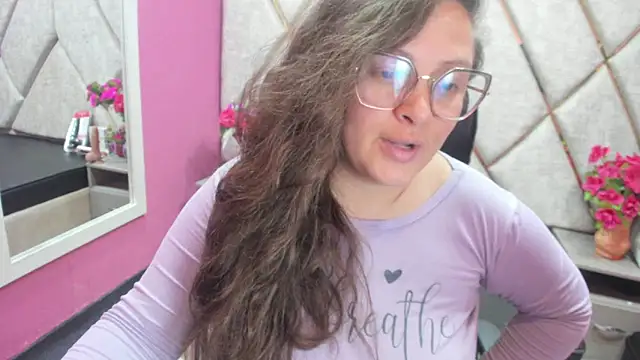 SaraThomso online show from 2, 10, 2025