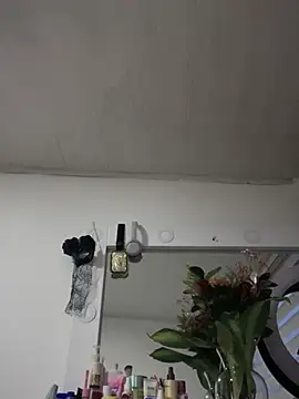 Lorraine Leon online show from 4, 3, 2025