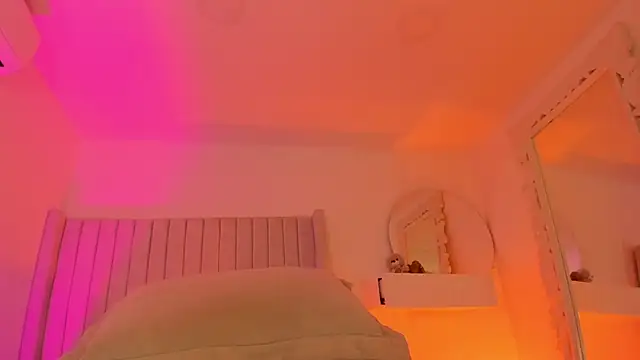 Shelynna azzul online show from 28, 2, 2026