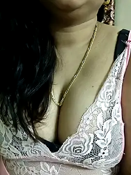 Snapshot of cuteyqueen chatting on 3, 1, 2025 cuteyqueen online show from 3, 1, 2025