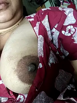 Snapshot of cuteyqueen chatting on 5, 1, 2025 cuteyqueen online show from 5, 1, 2025