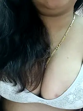 Snapshot of cuteyqueen chatting on 7, 1, 2025 cuteyqueen online show from 7, 1, 2025