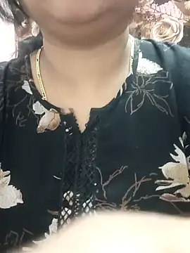 Snapshot of cuteyqueen chatting on 28, 1, 2025 cuteyqueen online show from 28, 1, 2025