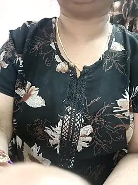 Snapshot of cuteyqueen chatting on 11, 3, 2025 cuteyqueen online show from 11, 3, 2025