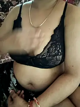 Snapshot of cuteyqueen chatting on 21, 3, 2025 cuteyqueen online show from 21, 3, 2025