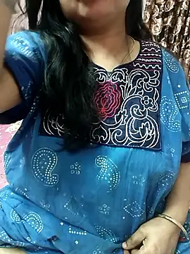 Snapshot of cuteyqueen chatting on 7, 10, 2025 cuteyqueen online show from 7, 10, 2025