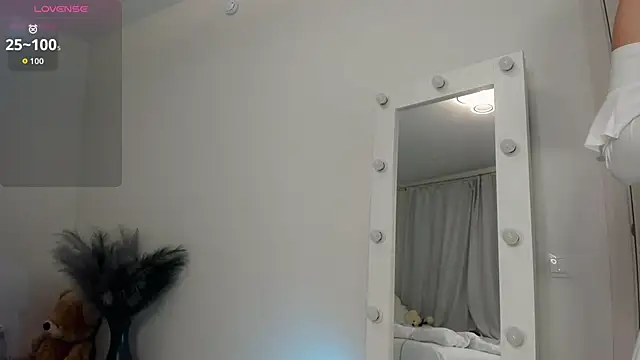 Snapshot of lookkeyhole chatting on 14, 9, 2025 lookkeyhole online show from 14, 9, 2025