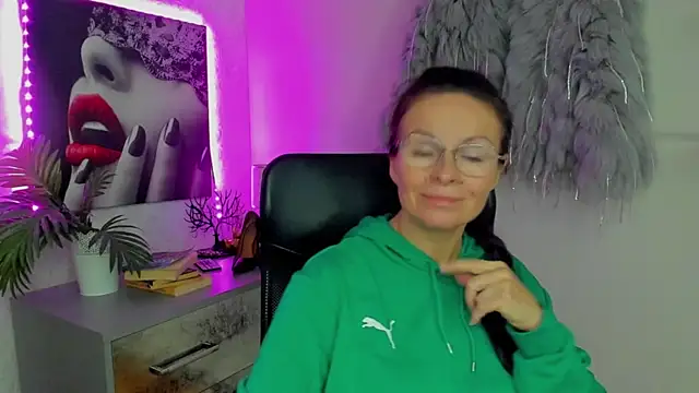 HelenLuxx online show from 9, 10, 2025