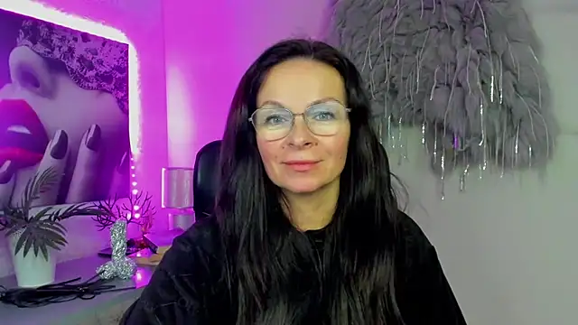 HelenLuxx online show from 19, 12, 2025