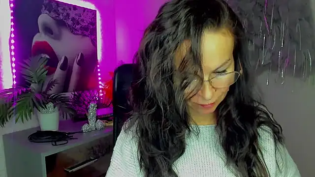 HelenLuxx online show from 13, 2, 2026