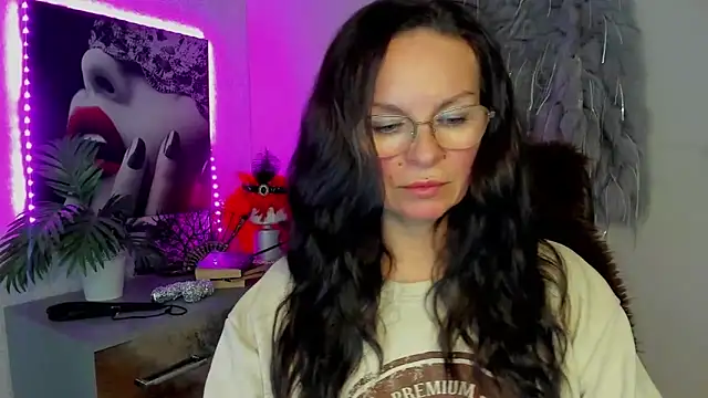 HelenLuxx online show from 2, 3, 2026