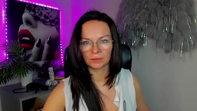 HelenLuxx online show from 13, 3, 2026