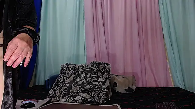 Snapshot of Karina_Molina chatting on 3, 12, 2025 Karina Molina online show from 3, 12, 2025